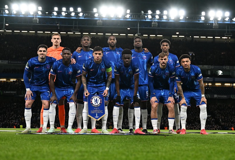 Chelsea vào tứ kết Conference League