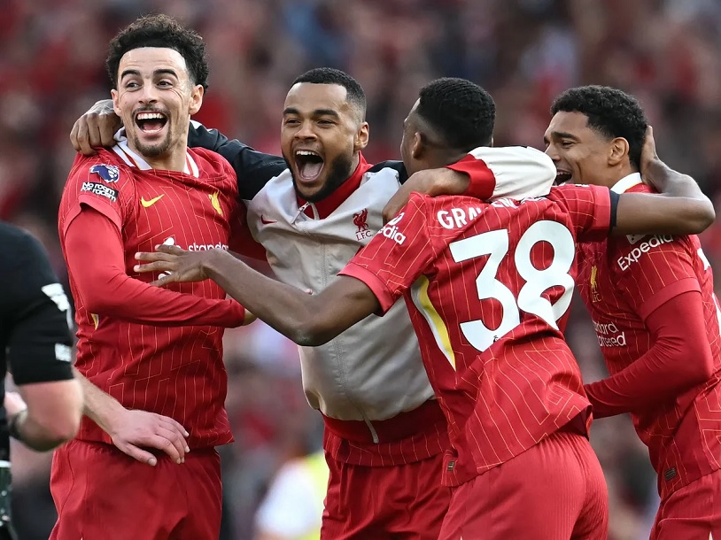 Liverpool băng băng về đích