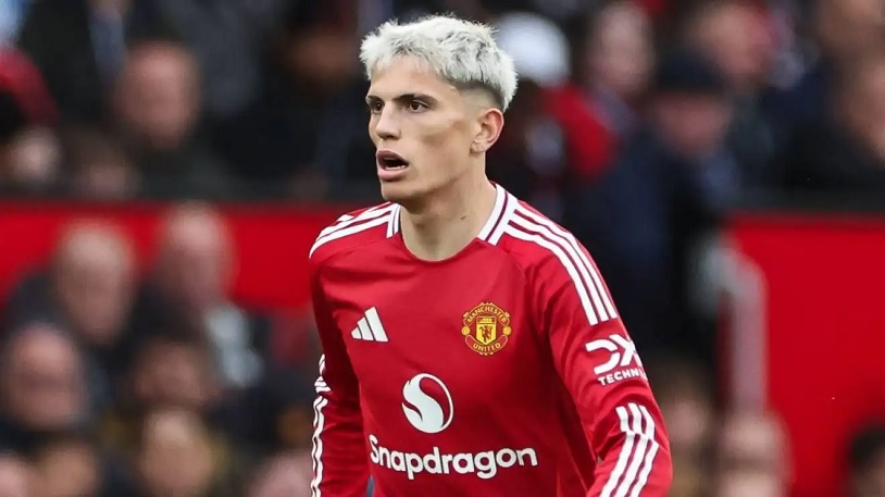 Garnacho trên đường rời Old Trafford