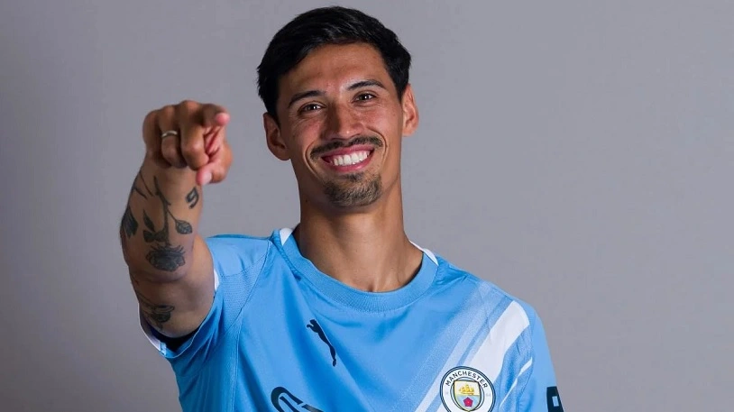 Tijjani Reijnders vừa gia nhập Man City hè 2025