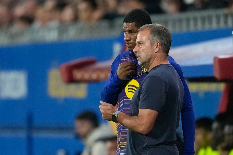 Rashford kiến tạo trong ngày ngồi dự bị vì đi muộn