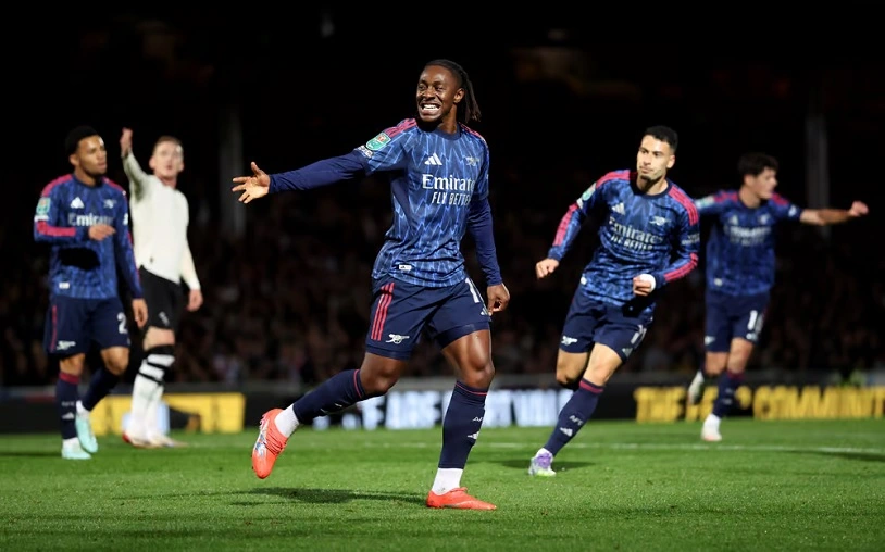 Eze ghi bàn đầu tiên cho Arsenal