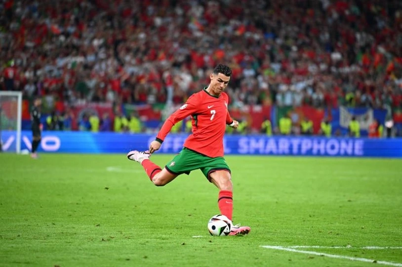 Ronaldo ghi bàn trên chấm phạt đền trước Hungary
