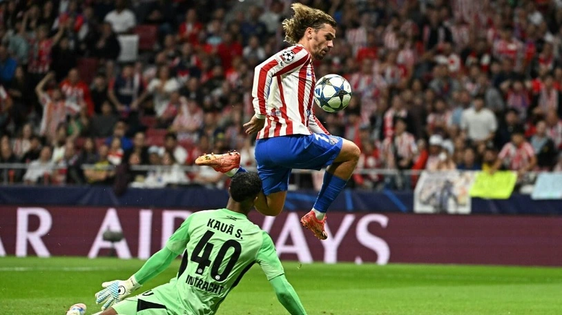 Griezmann cán mốc 200 bàn cho Atletico Madrid trước Frankfurt
