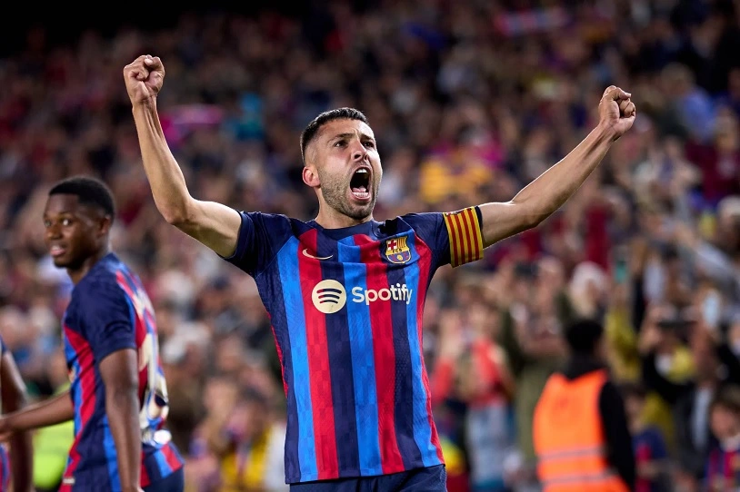 Jordi Alba là huyền thoại của Barcelona