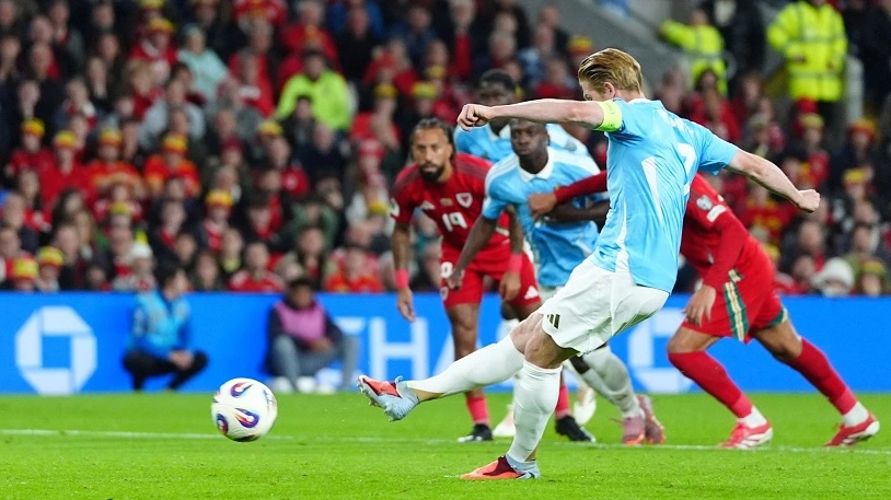 De Bruyne lập cú đúp trên chấm phạt đền
