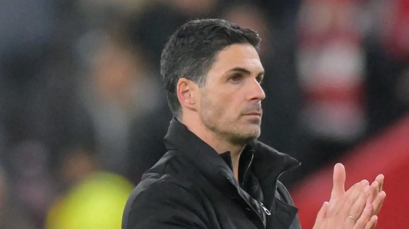 Arsenal dẫn đầu, nhưng Man City đang bám sát phía sau