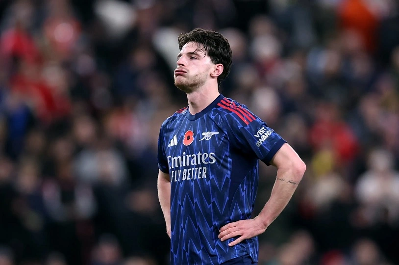 Arsenal bị cầm chân ở vòng 11
